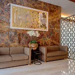 Vip Executive Picoas Hotel 4*